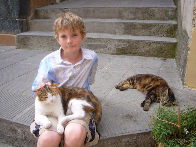 0155_Vernazza_cat_friends