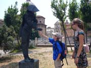 0817_Living_Statue1