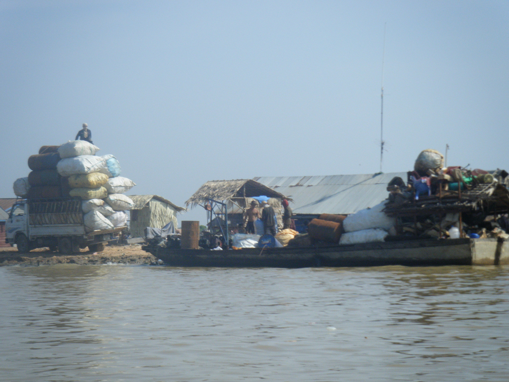 318_Commerce_Tonle_Sap